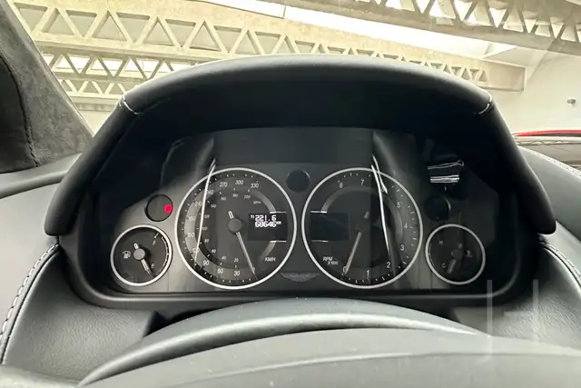 Aston Martin DBS Carbon Black Edition Ansicht 25