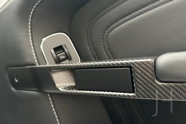 Aston Martin DBS Carbon Black Edition Ansicht 18