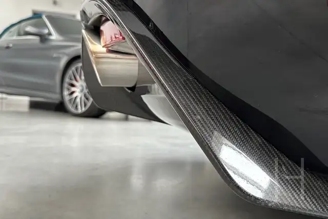 Aston Martin DBS Carbon Black Edition Ansicht 9