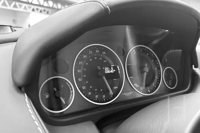 Aston Martin DBS Carbon Black Edition Ansicht 15