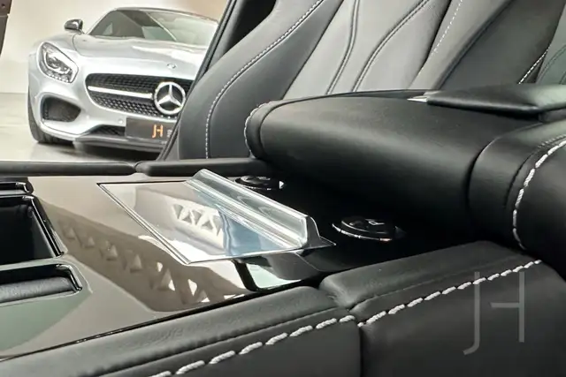 Aston Martin DBS Carbon Black Edition Ansicht 26