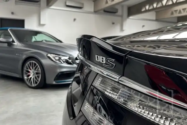 Aston Martin DBS Carbon Black Edition Ansicht 8