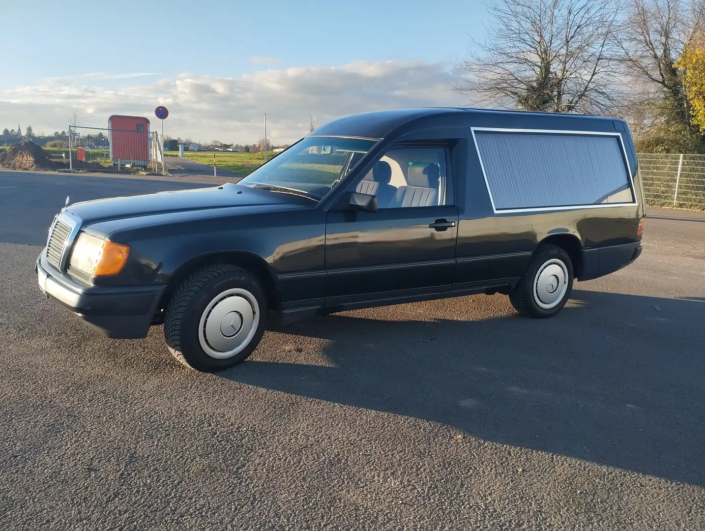 Mercedes-Benz 230 230e Pollmann Bestatter-Leichenwagen W124-2.HD Zwart - 2