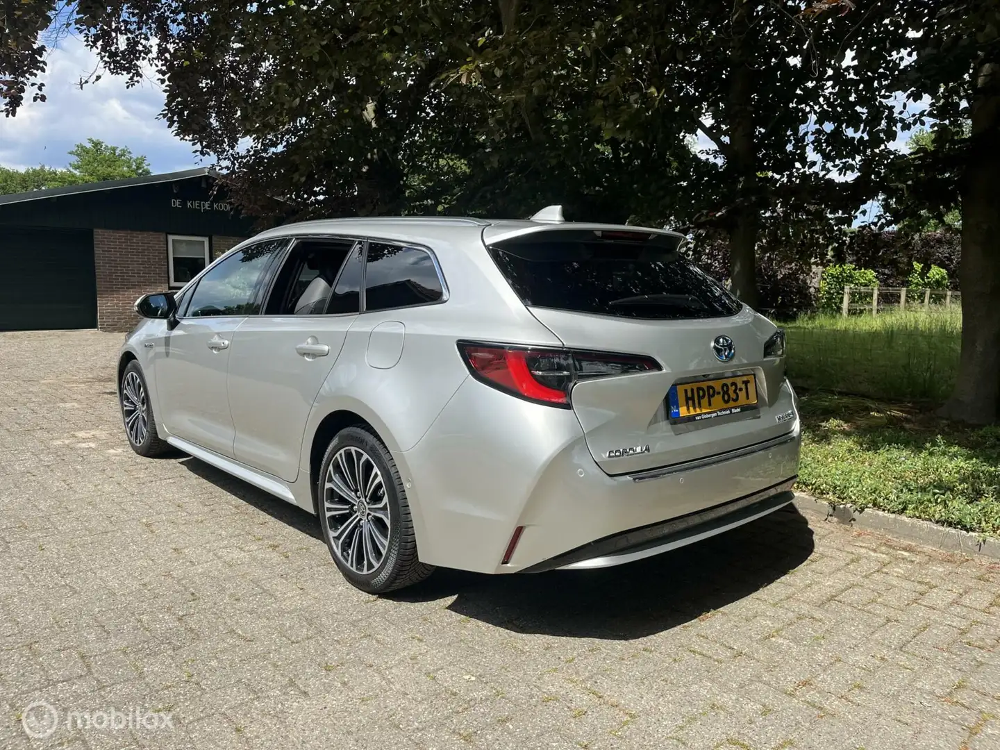 Toyota Corolla Touring Sports 1.8 Hybrid Executive all in Gri - 2