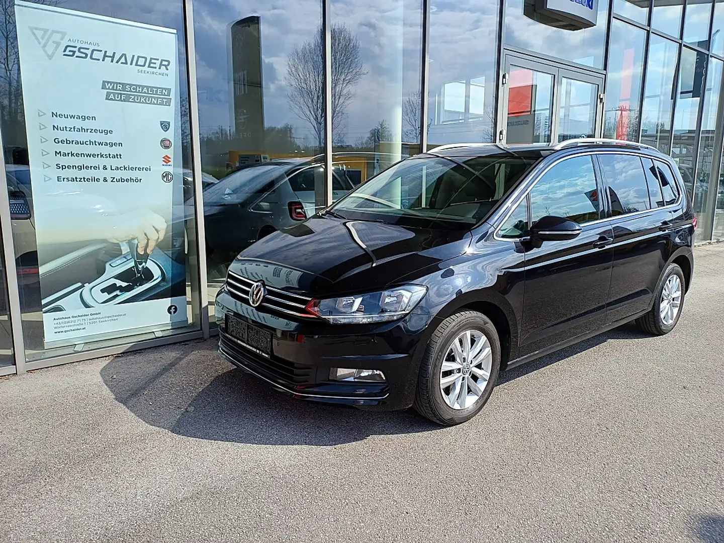 Volkswagen Touran Highline 1,6 SCR TDI Schwarz - 1