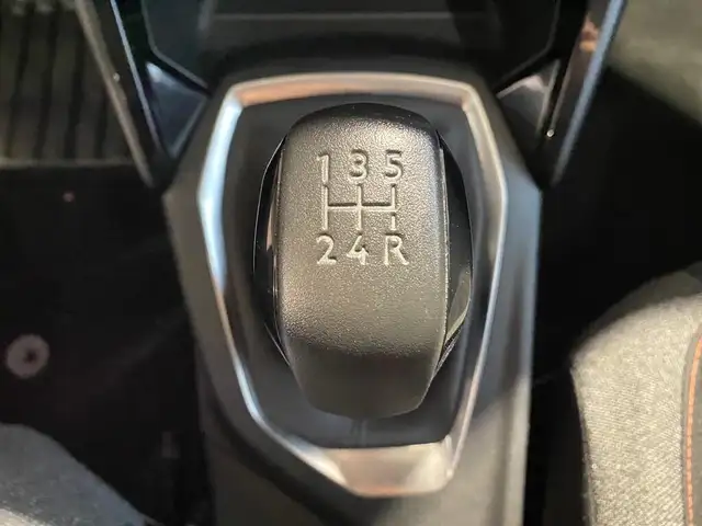 Peugeot 208 view 12
