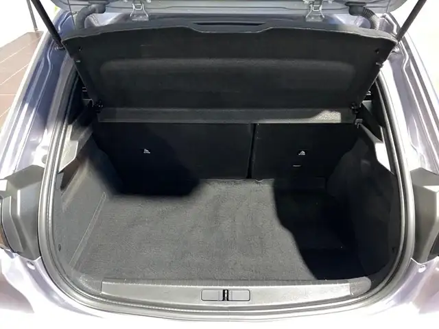 Peugeot 208 view 9