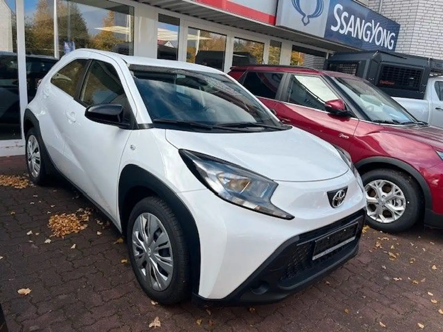 Toyota AYGO X BUSINESS EDITION,GARANTIE BIS 2039 Weiß - 1