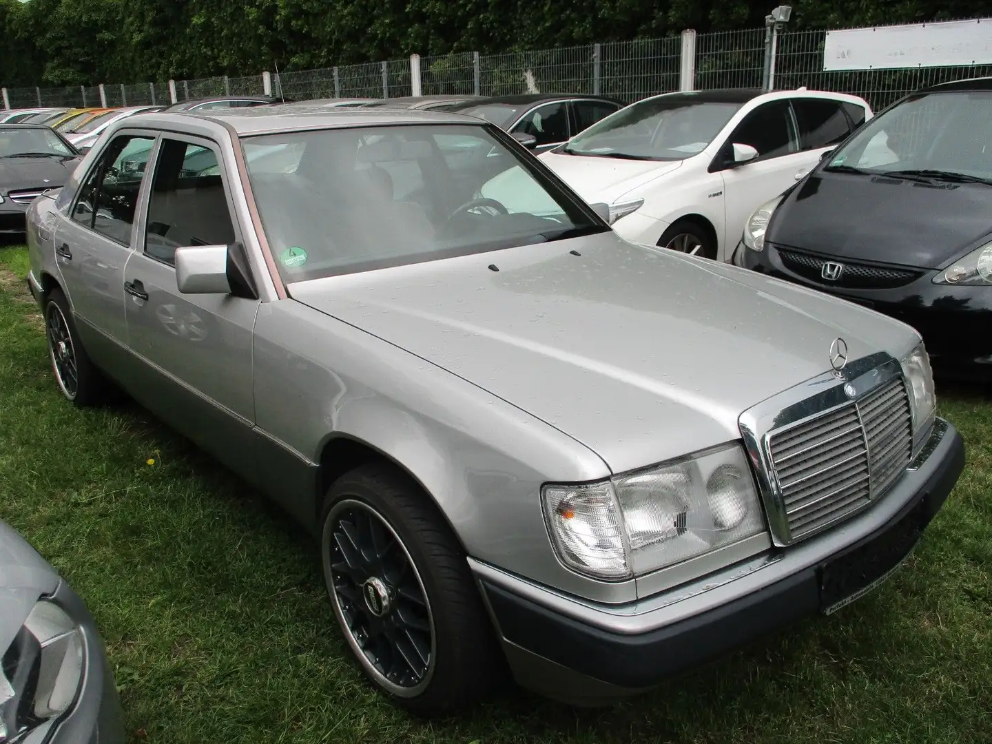 Mercedes-Benz E 200 Oldtimer - 1