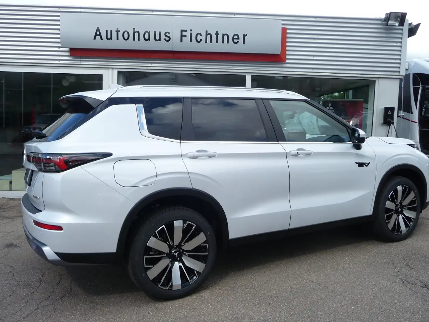 Mitsubishi Outlander 2.4L PHEV Intro Edition Weiß - 2