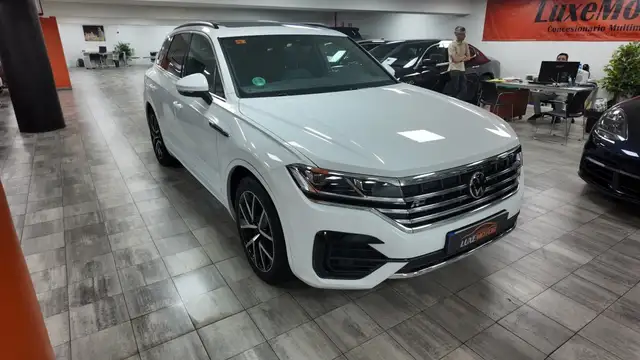 Volkswagen Touareg view 8