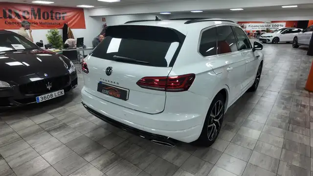 Volkswagen Touareg view 6