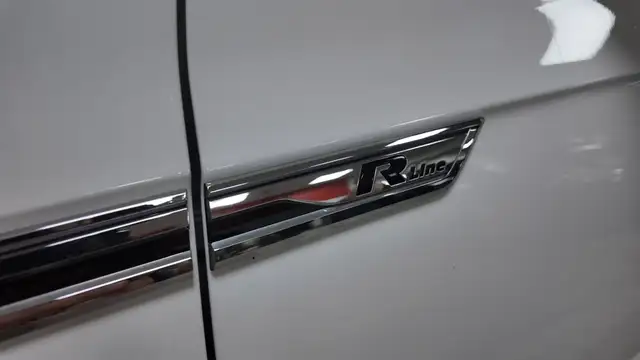 Volkswagen Touareg view 13