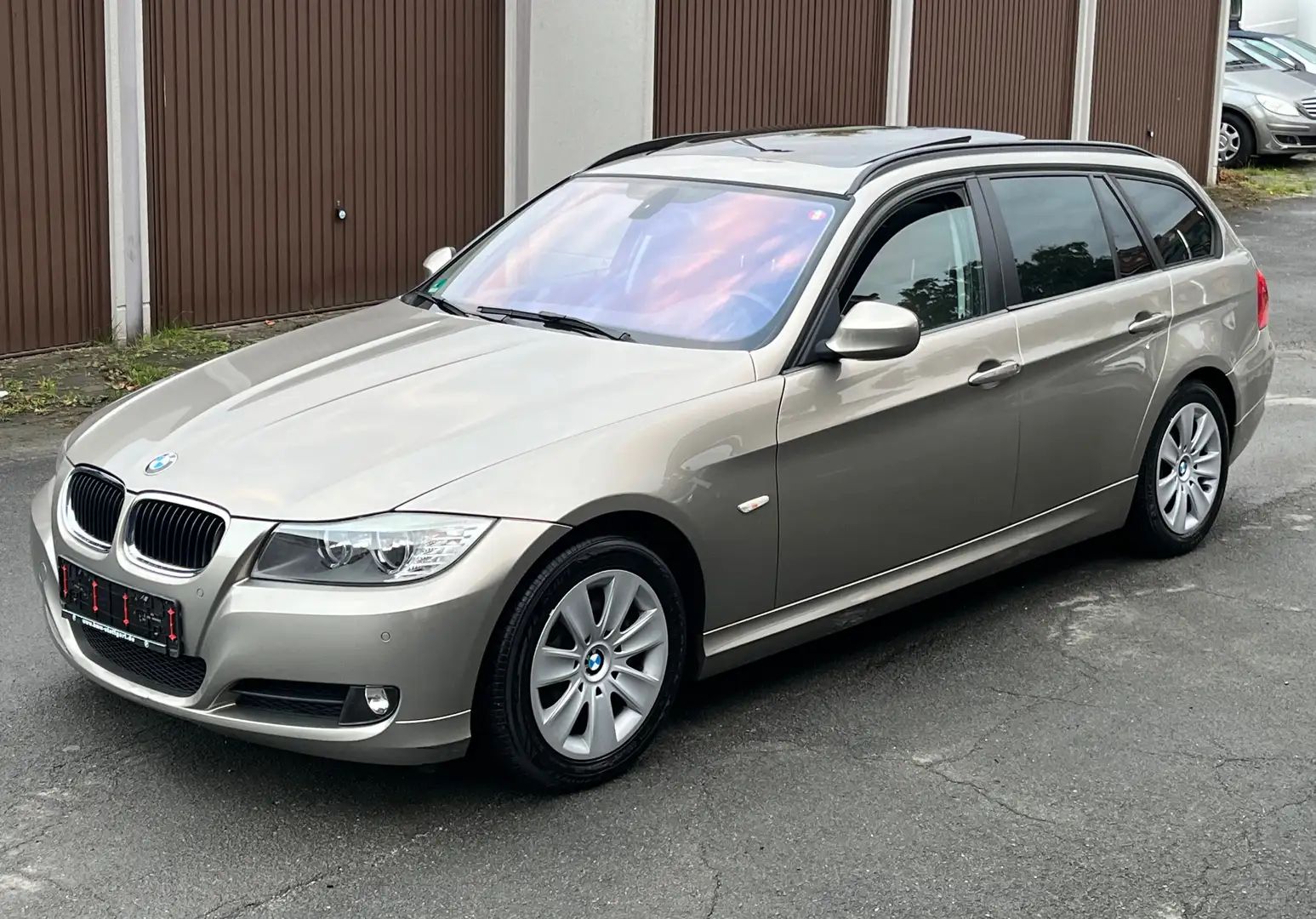 BMW 318 318i FACELIFT PANO PDC SITZH  SCHECKHEFT TÜV Argent - 1