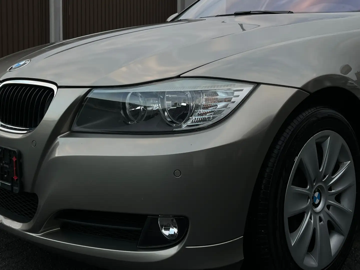 BMW 318 318i FACELIFT PANO PDC SITZH  SCHECKHEFT TÜV Argent - 2