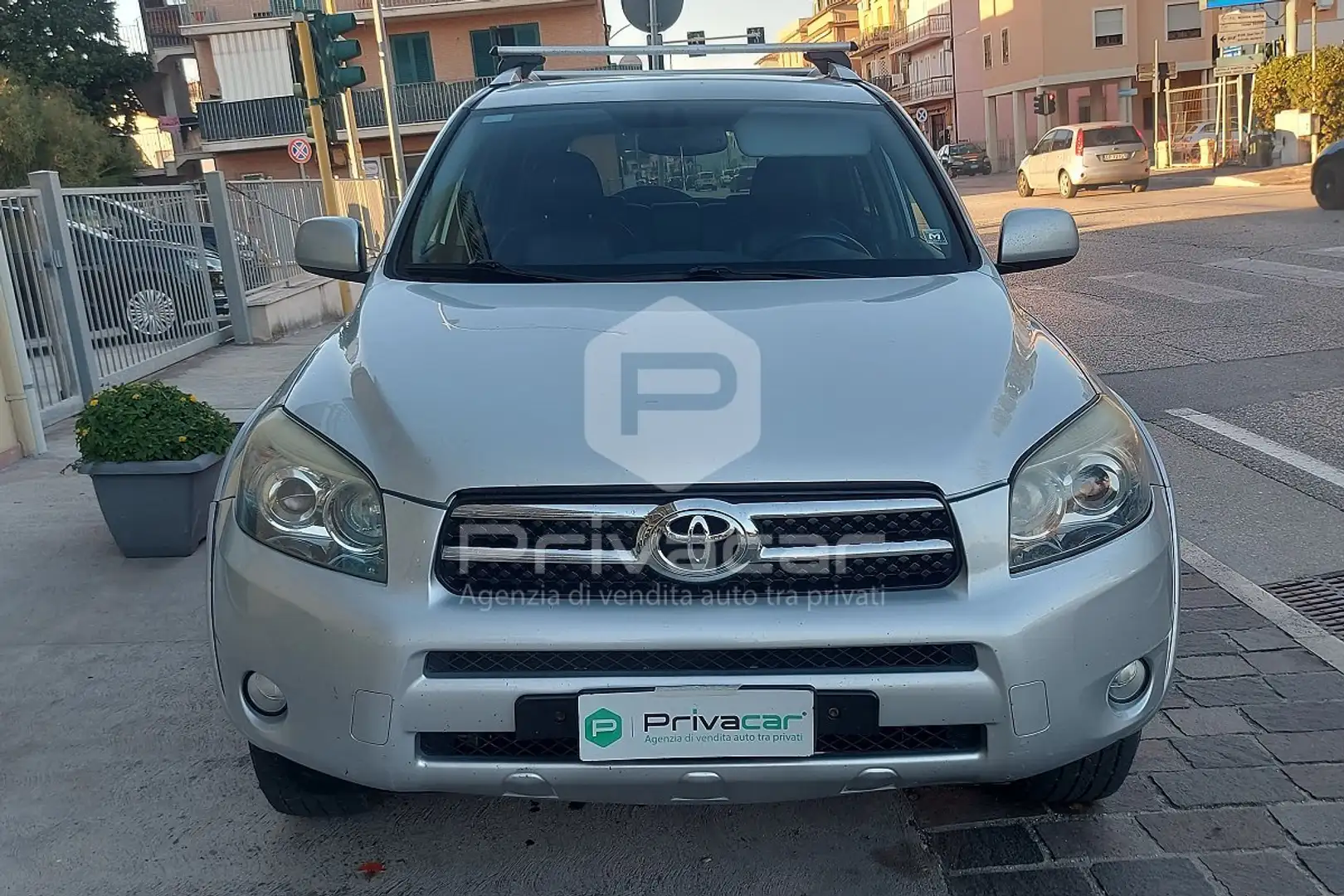 Toyota RAV 4 RAV4 2.2 D-4D 177 CV Luxury Argent - 2