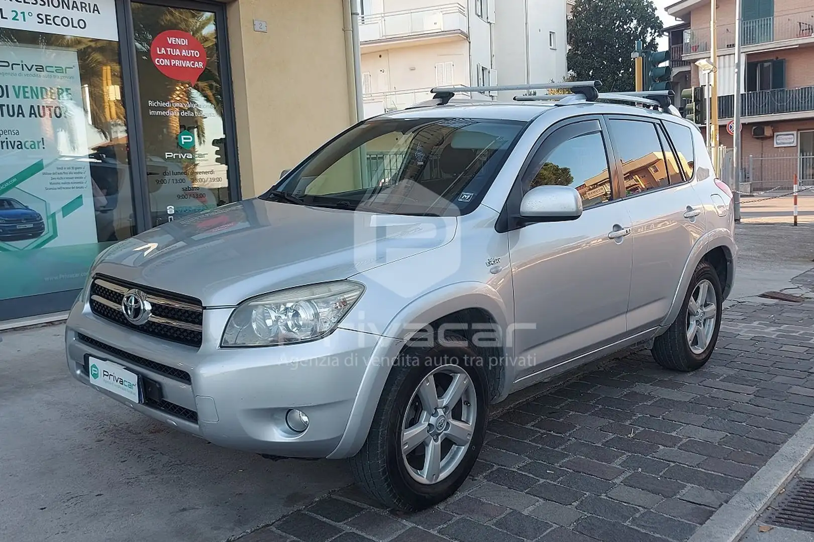 Toyota RAV 4 RAV4 2.2 D-4D 177 CV Luxury Argent - 1