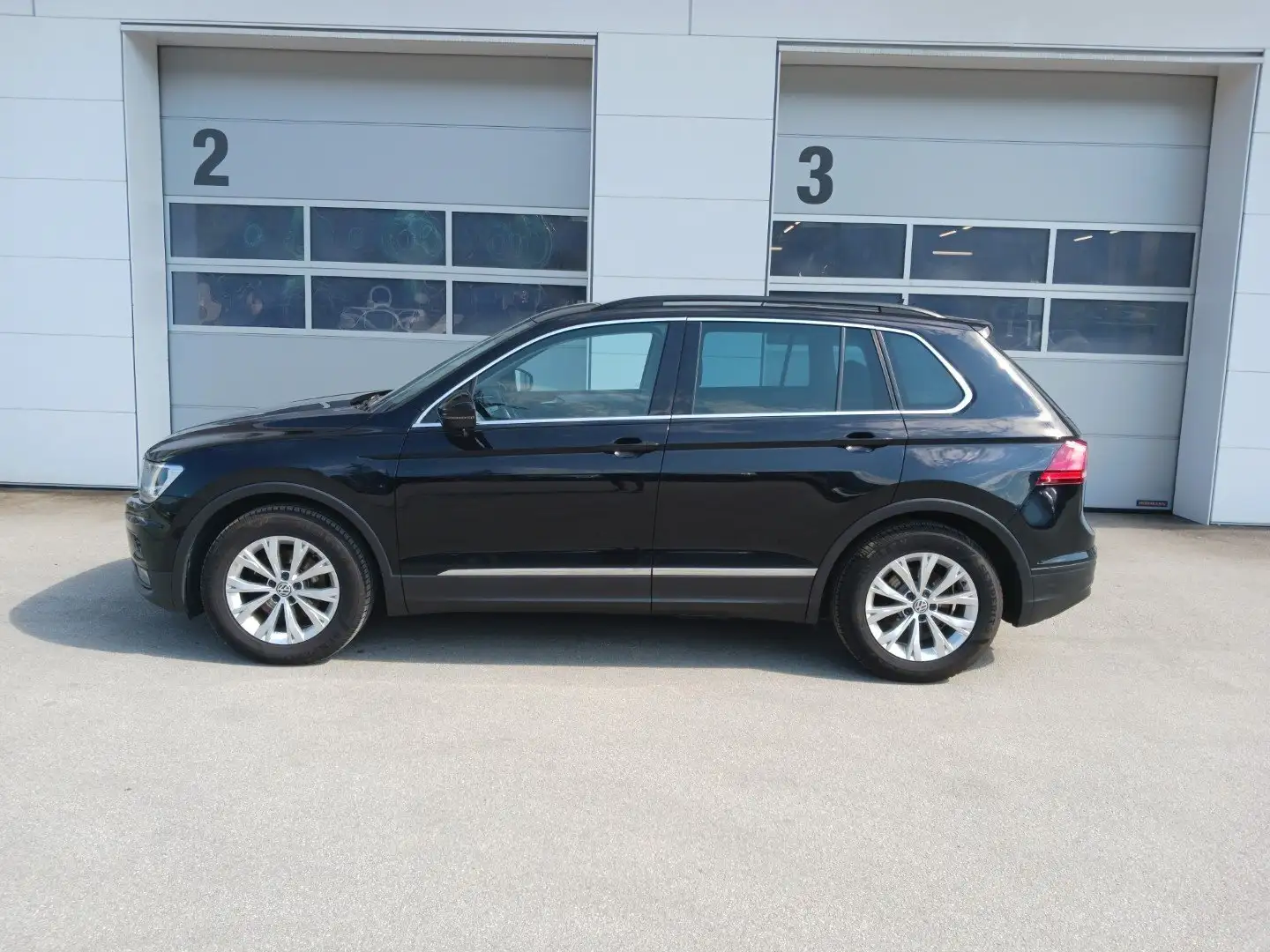 Volkswagen Tiguan Comfortline BMT/Start-Stopp Schwarz - 2