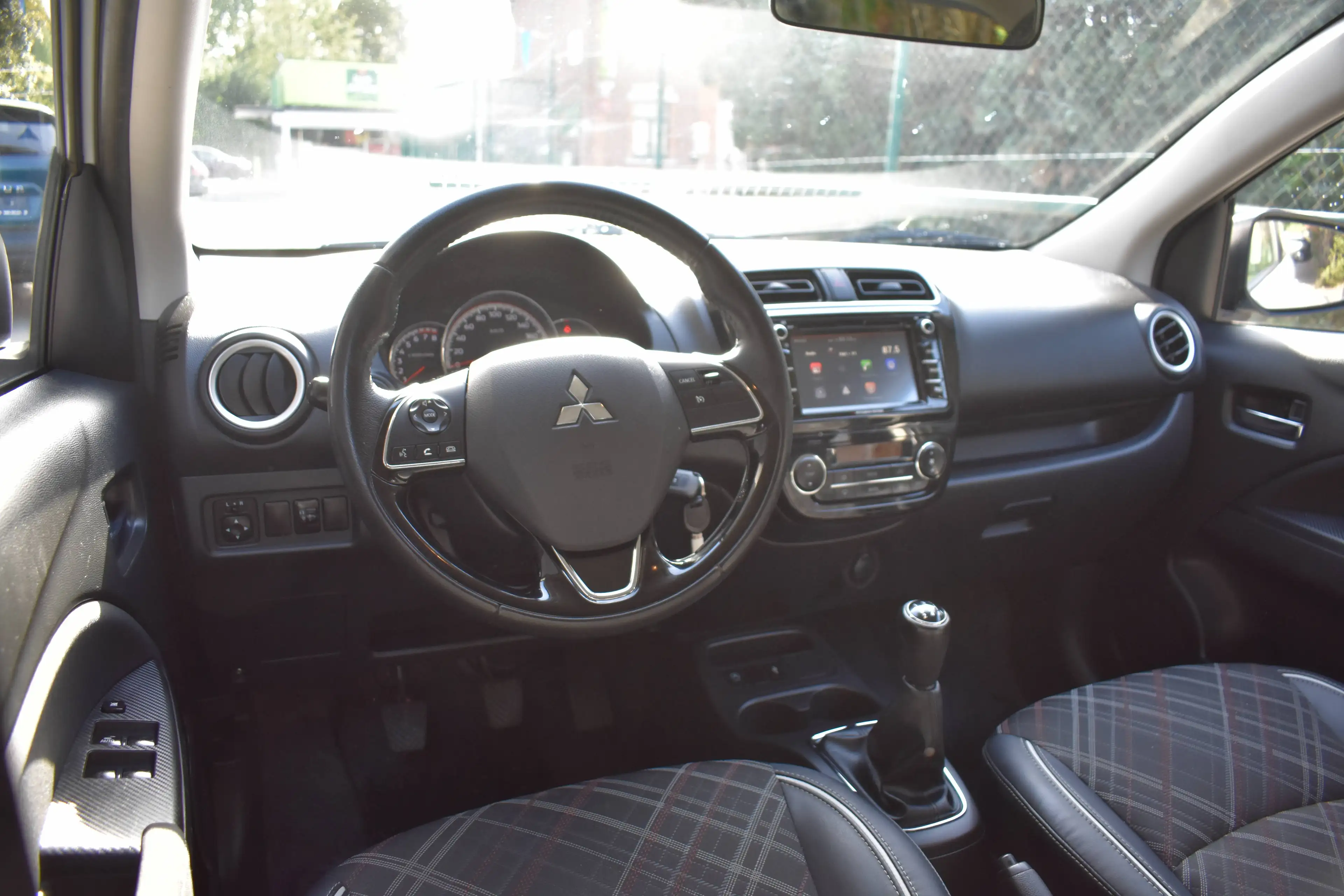 Mitsubishi Space Star Space Star 1.2i Intense / CARPLAY / AUTO CLIM / GARANTIE  ! — photo 2
