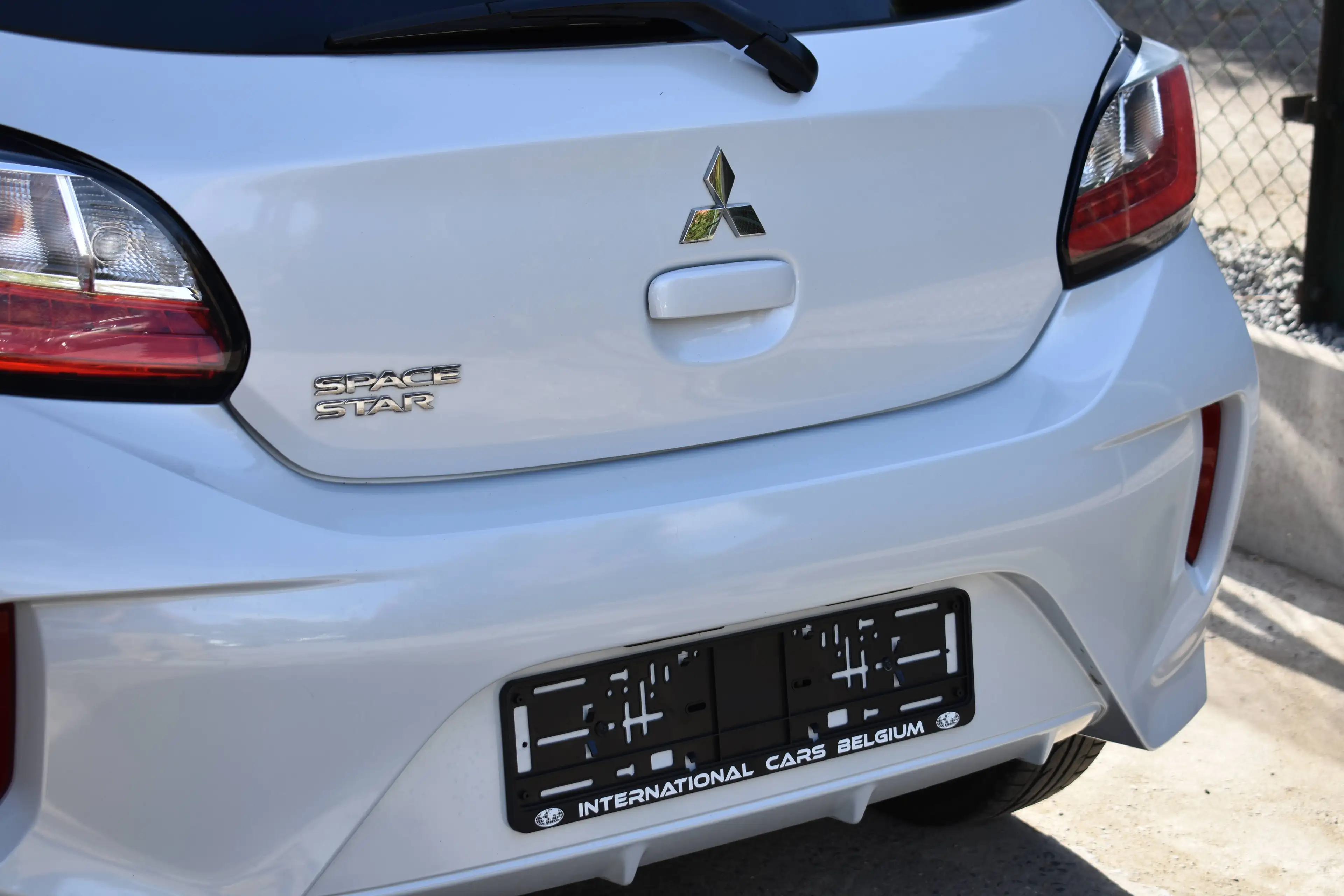 Mitsubishi Space Star Space Star 1.2i Intense / CARPLAY / AUTO CLIM / GARANTIE  ! — photo 11