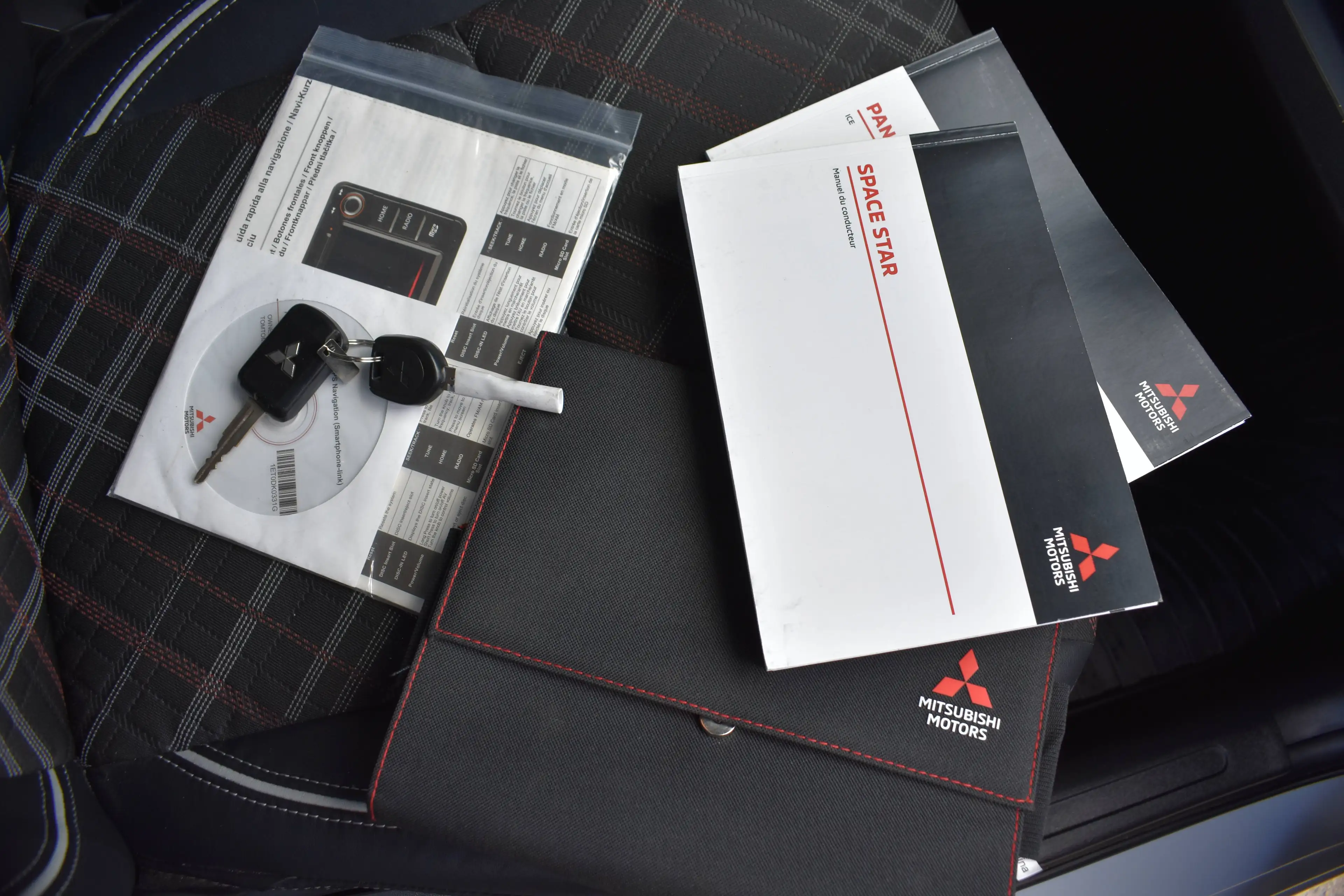 Mitsubishi Space Star Space Star 1.2i Intense / CARPLAY / AUTO CLIM / GARANTIE  ! — photo 3