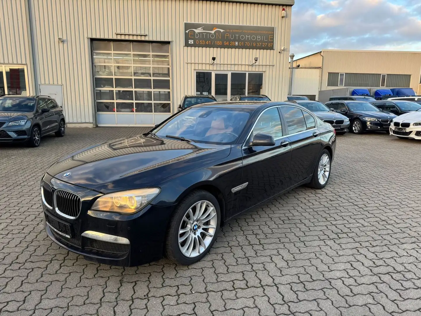 BMW 750 i-M SPORTPAKET Чёрный - 1