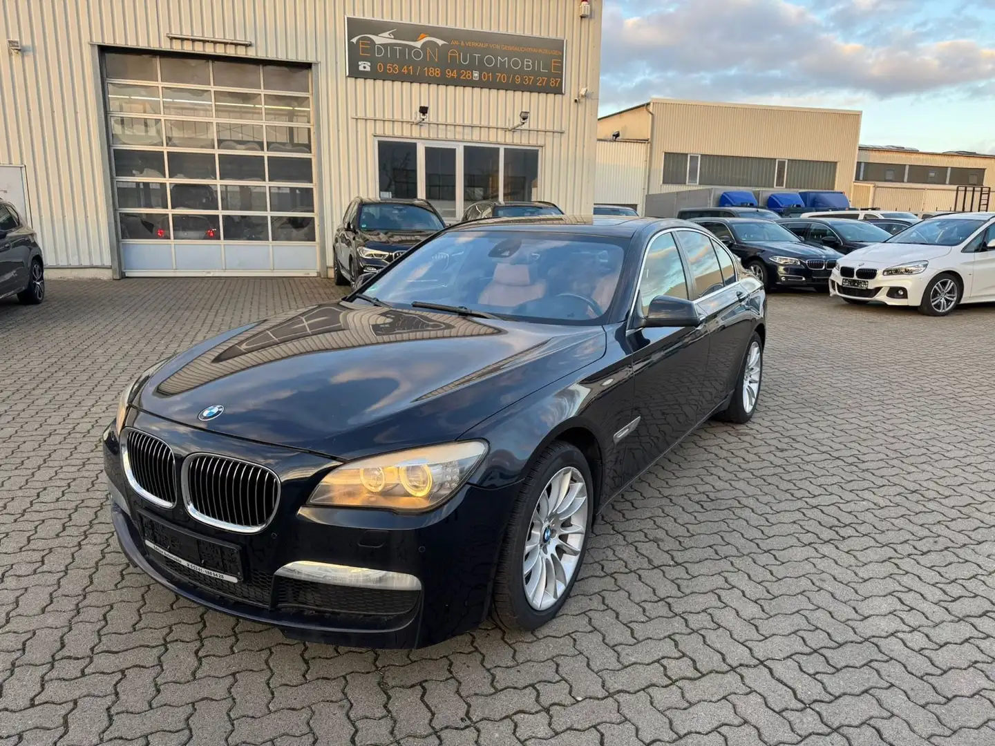 BMW 750 i-M SPORTPAKET Чёрный - 2