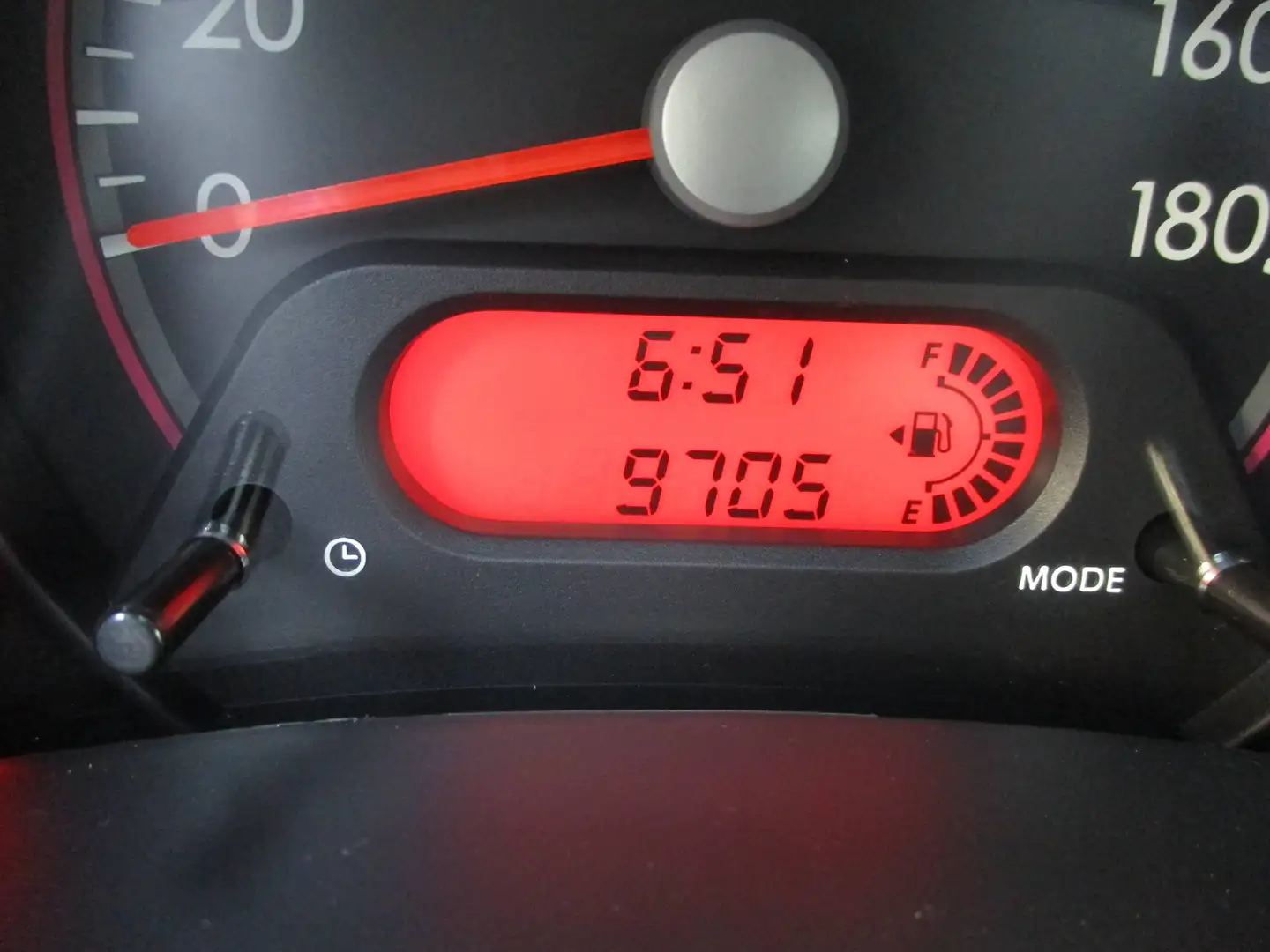 Nissan Pixo Pixo 1.0i Acenta +x+x+x 9705 KM + CAR PASS !!!!! euro 5 !. Silber - 1