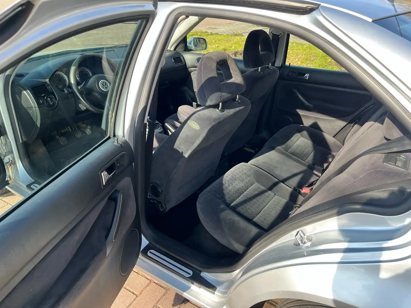 Volkswagen Bora 1.6-16V Comfortline met nieuwe APK Šedá - 2
