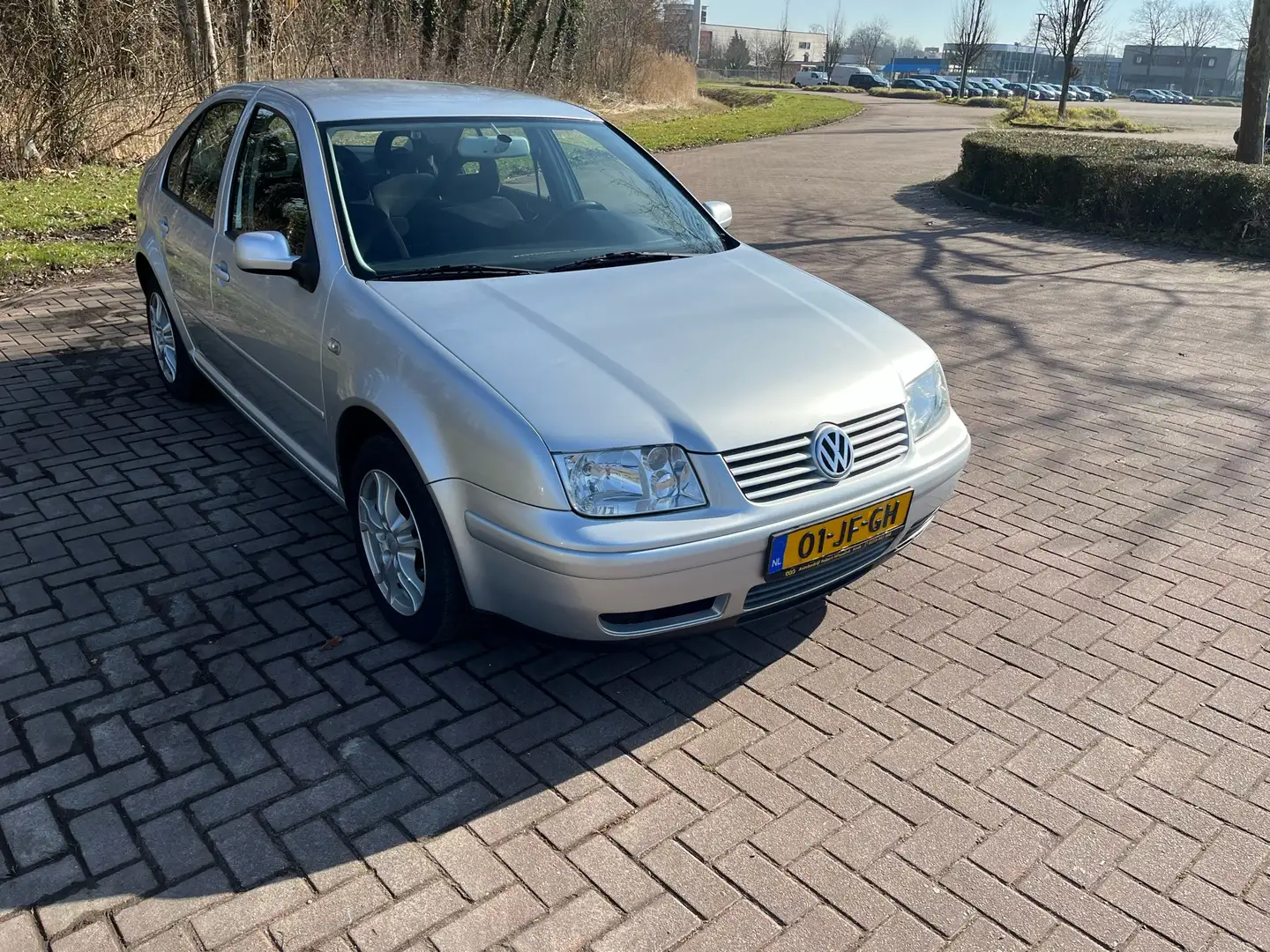 Volkswagen Bora 1.6-16V Comfortline met nieuwe APK Šedá - 1