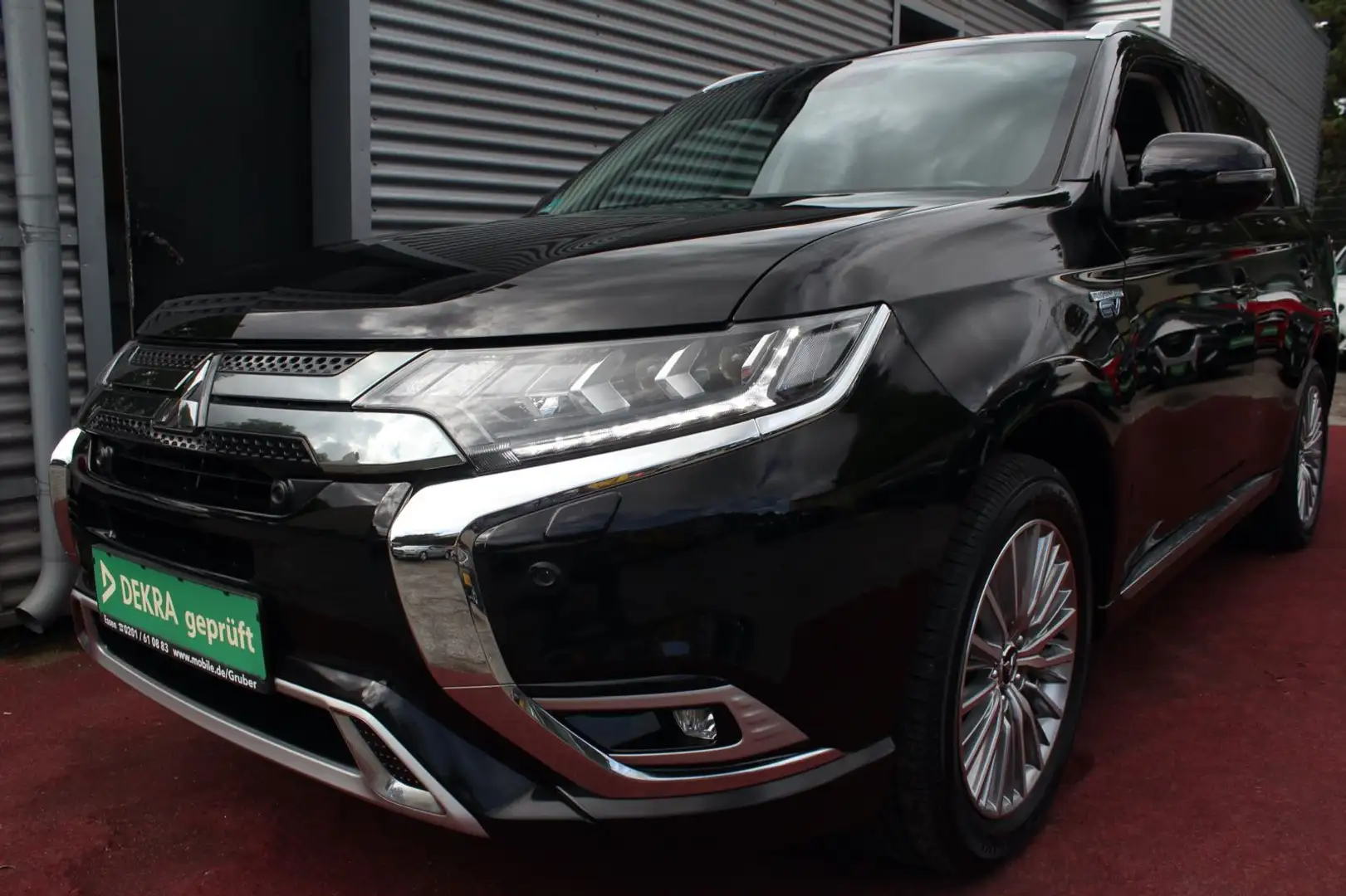 Mitsubishi Outlander OUTLANDER PHEV PLUS 4WD AUTOMATIK KLIMA NAVI 1Hd Schwarz - 1