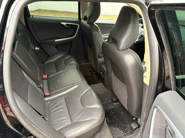 Volvo XC60 view 13