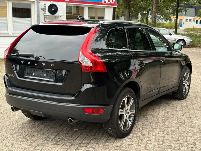 Volvo XC60 view 5