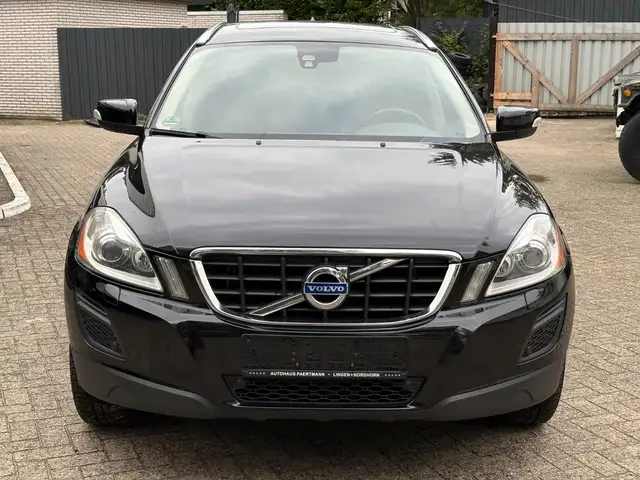 Volvo XC60 view 2