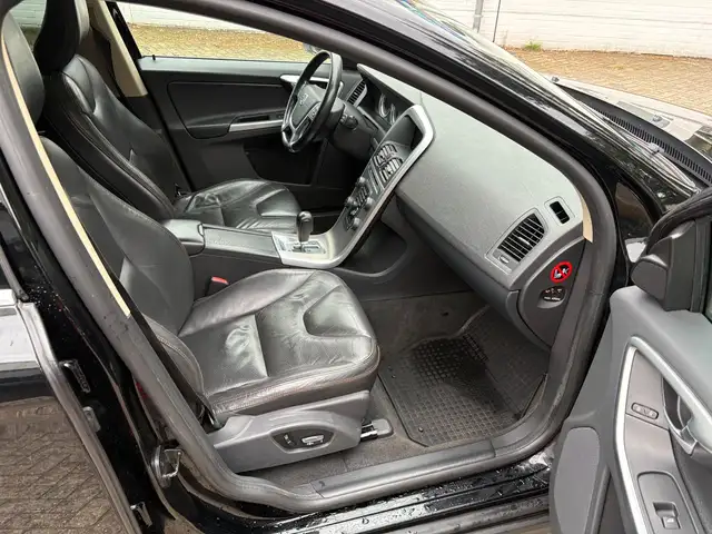 Volvo XC60 view 10