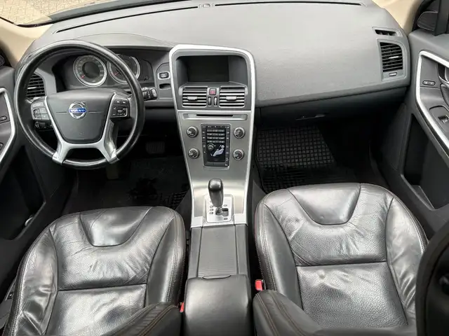 Volvo XC60 view 7