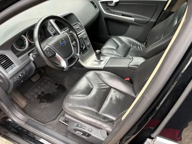 Volvo XC60 view 8
