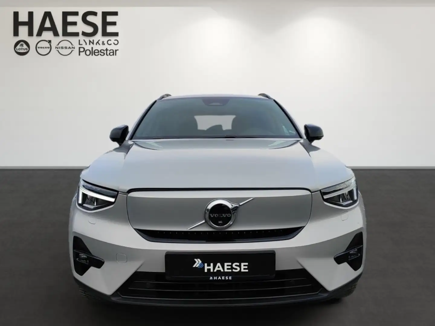 Volvo XC40 Ultimate Pure Electric AWD StandHZG AHK Digitales Silber - 2