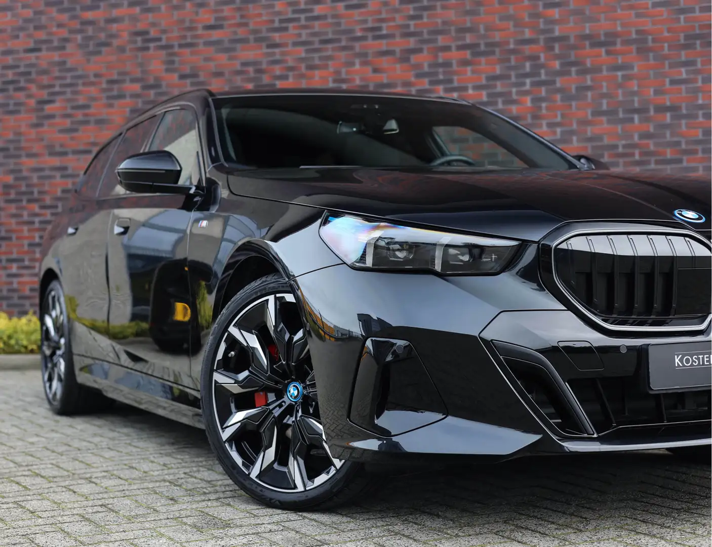 BMW 530 5-serie Touring 530e xDrive | M-Sport Pro - Pano - Zwart - 2