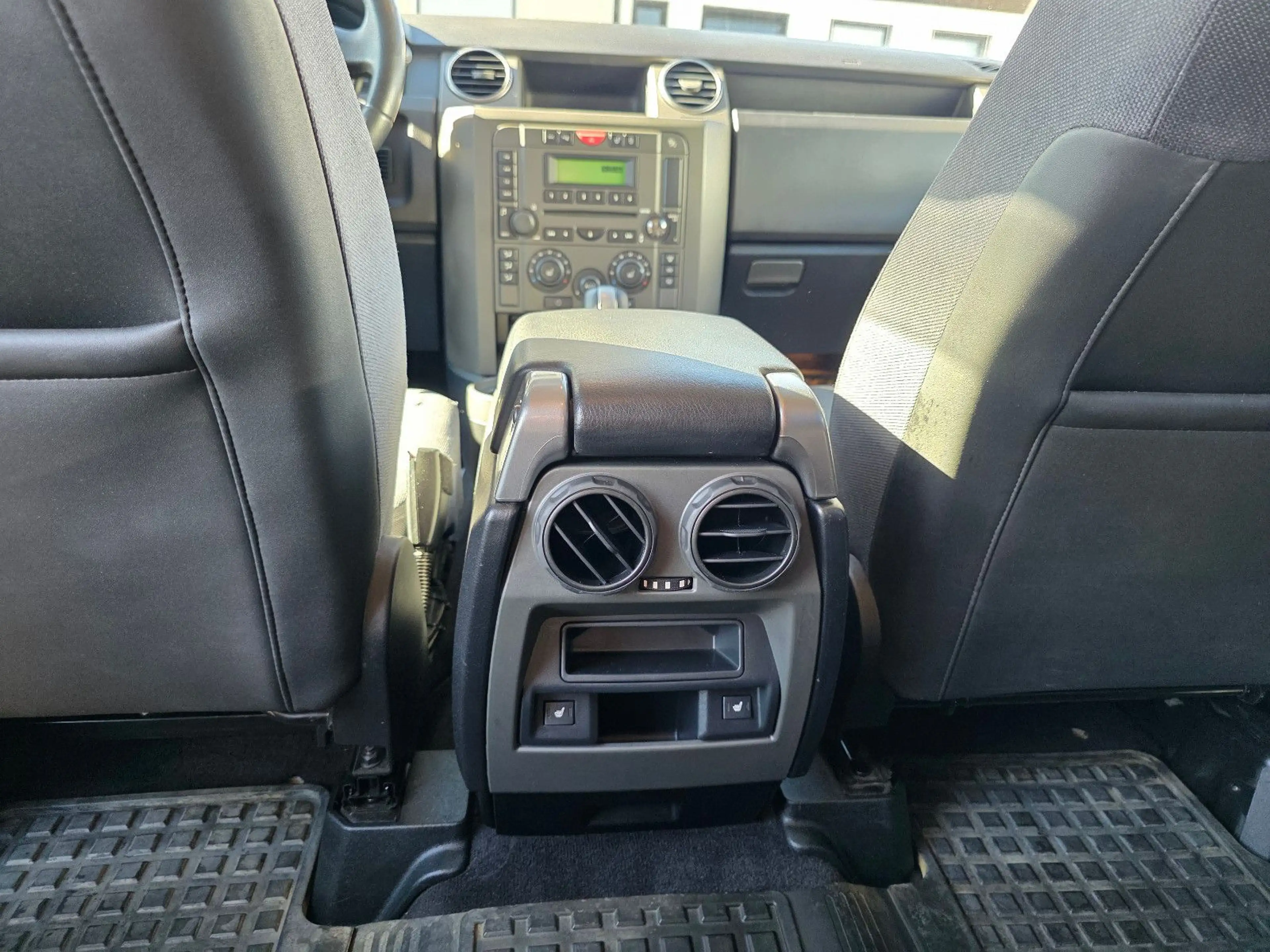 Land Rover Discovery V6 TD S — photo 15