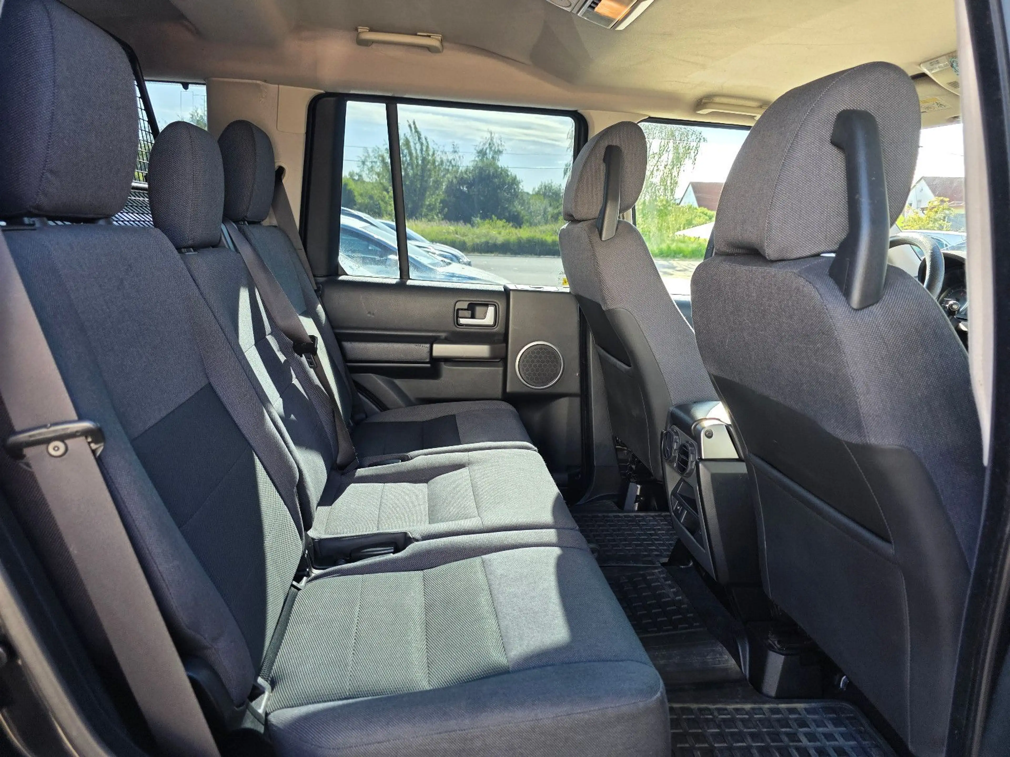 Land Rover Discovery V6 TD S — photo 14