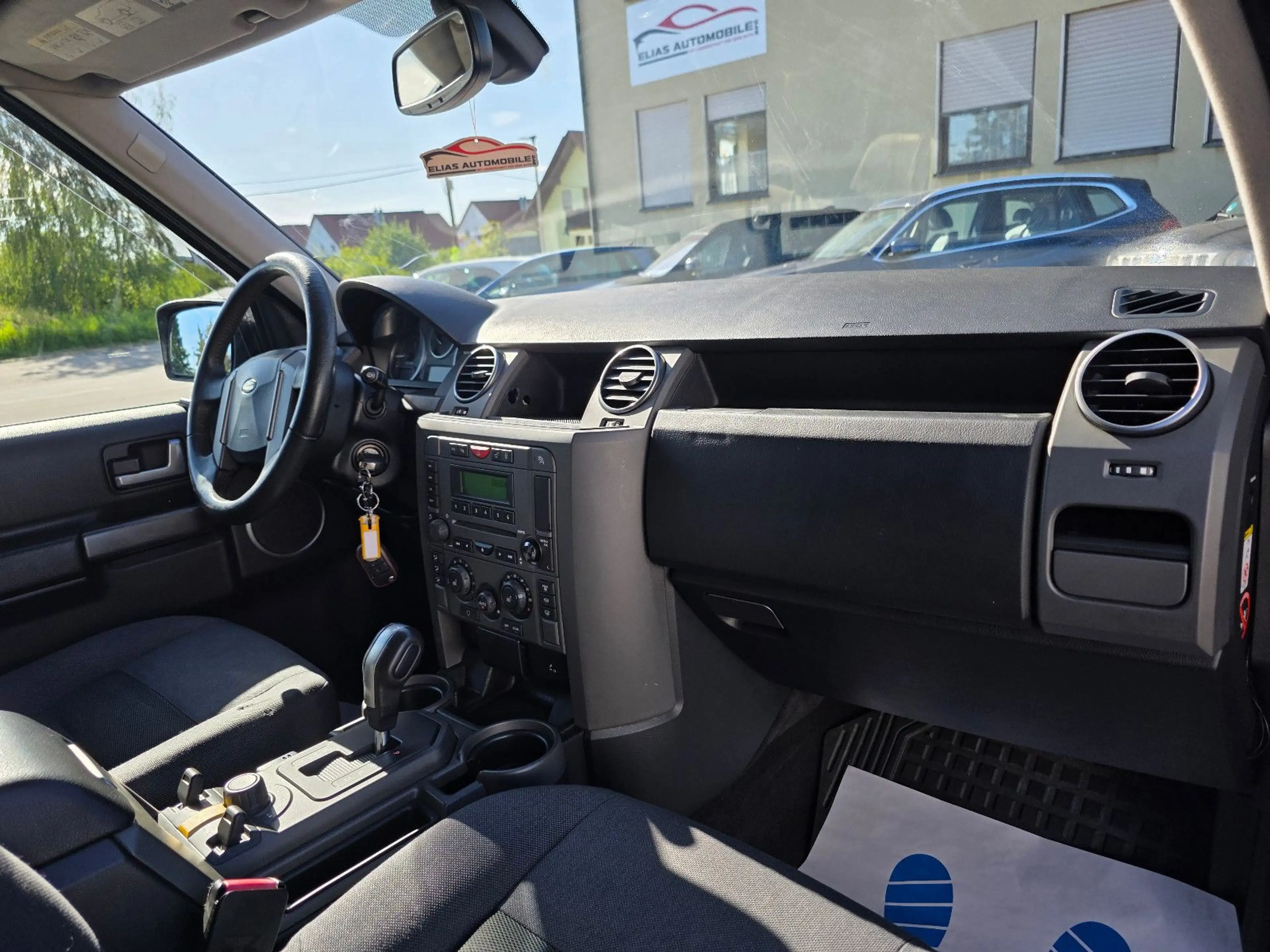 Land Rover Discovery V6 TD S — photo 13