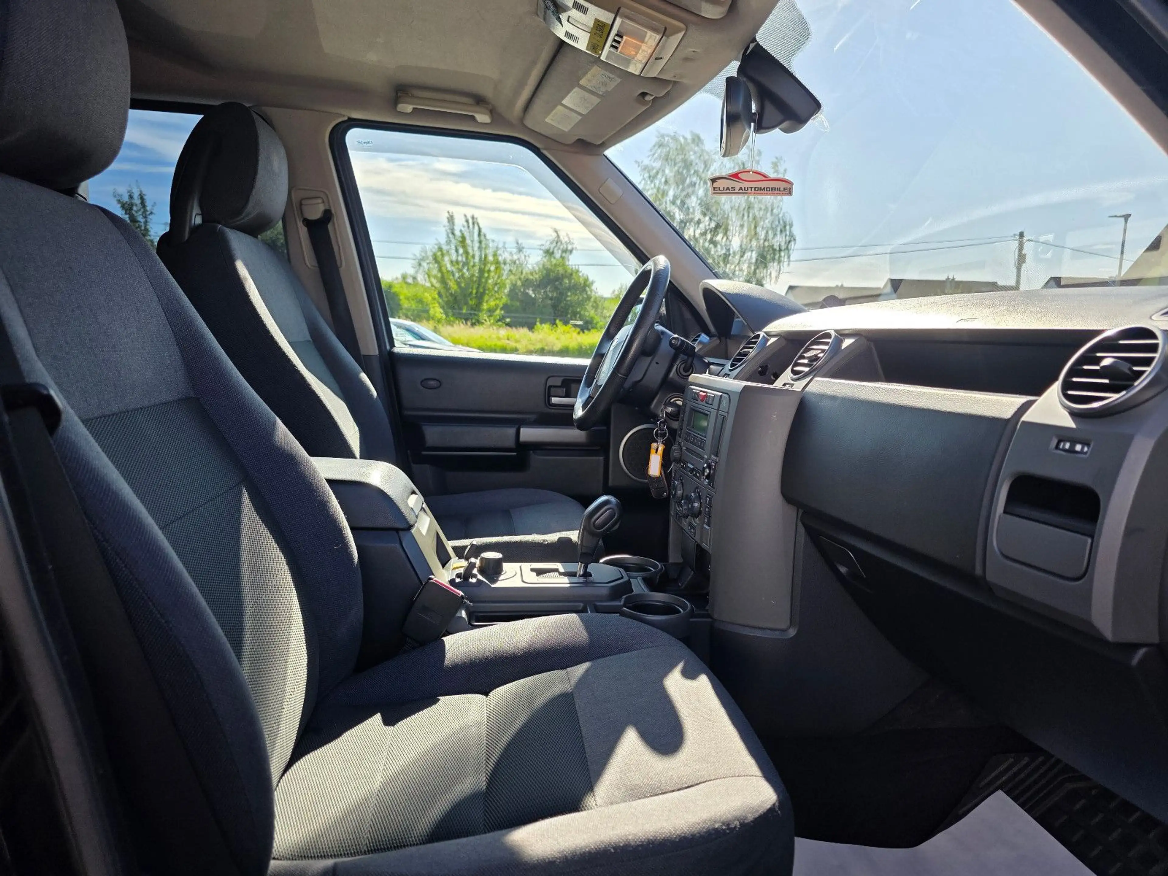 Land Rover Discovery V6 TD S — photo 12