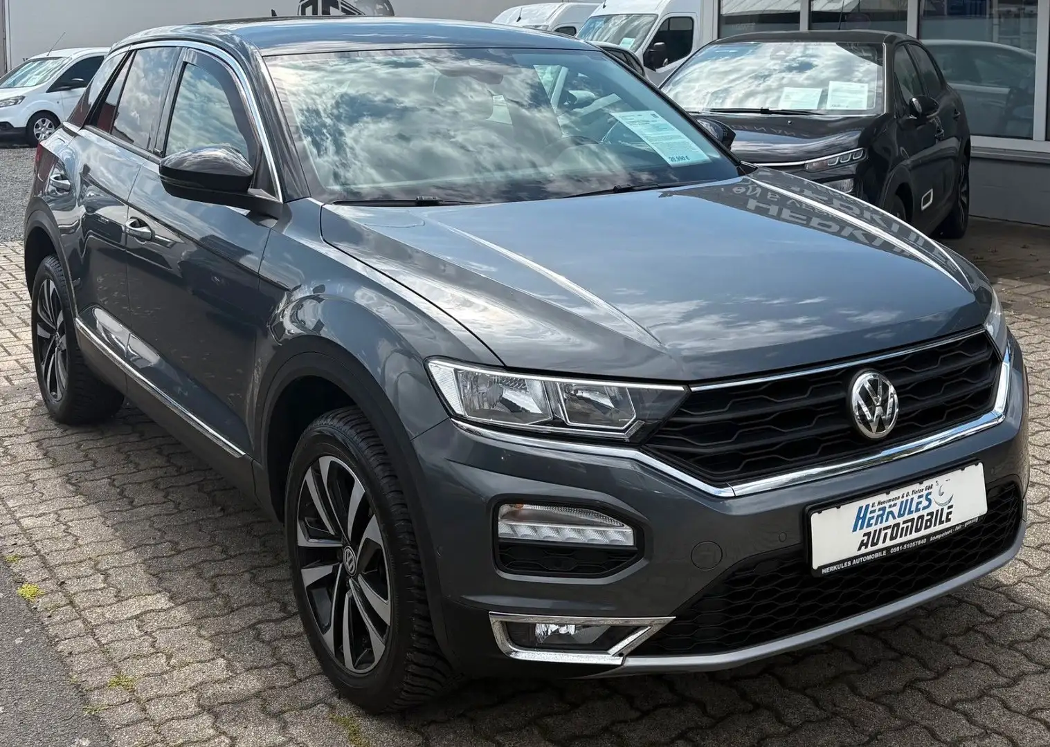 Volkswagen T-Roc IQ.DRIVE 1.5l Navi/Sitzheizung/Kamera/PDC Grijs - 1