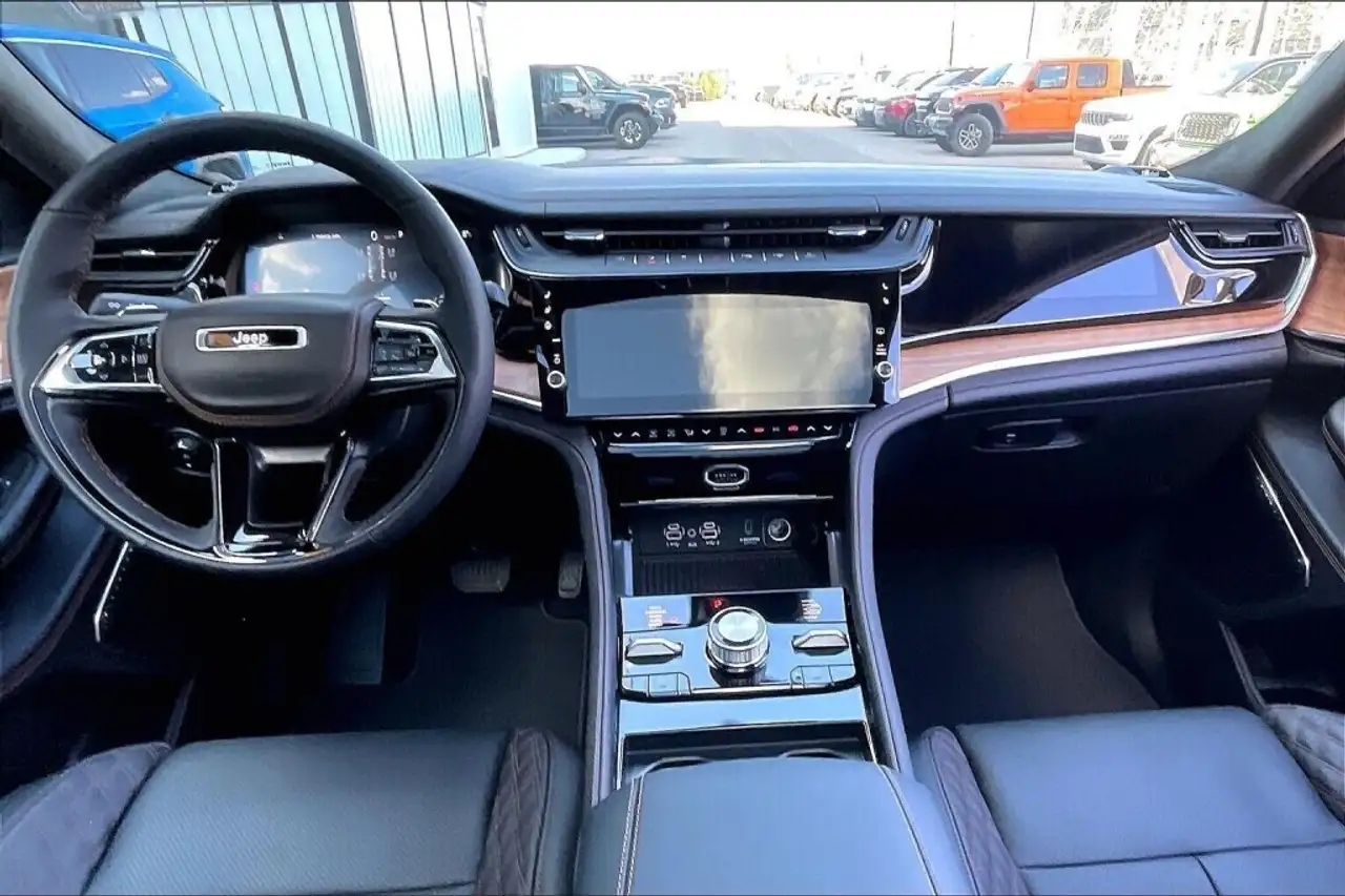 Jeep Grand Cherokee снимка Jeep Grand Cherokee