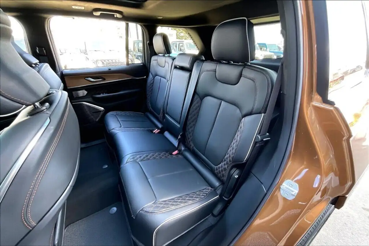 Jeep Grand Cherokee снимка Jeep Grand Cherokee