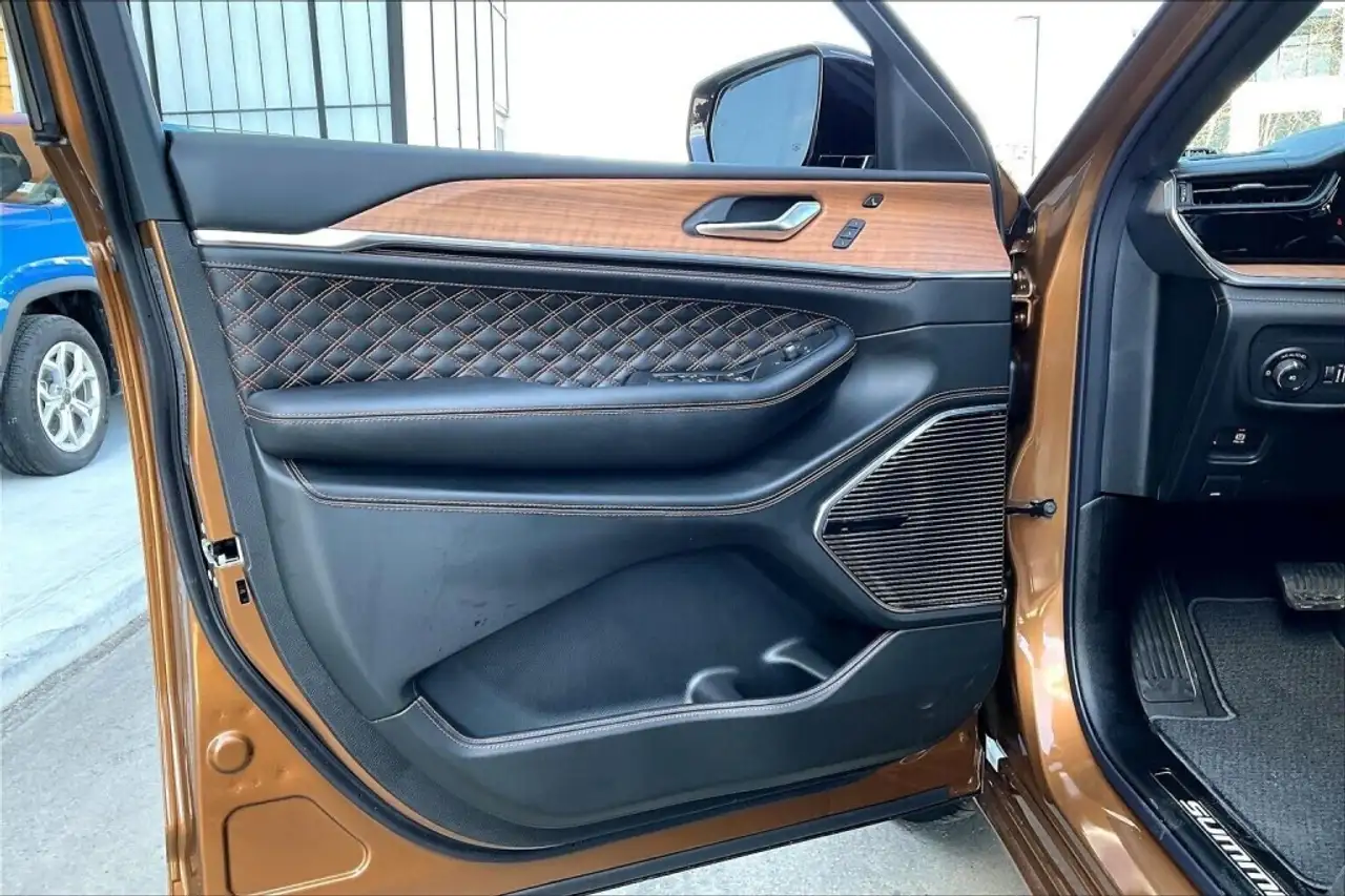 Jeep Grand Cherokee снимка Jeep Grand Cherokee