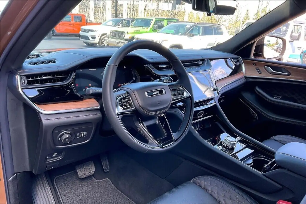 Jeep Grand Cherokee снимка Jeep Grand Cherokee