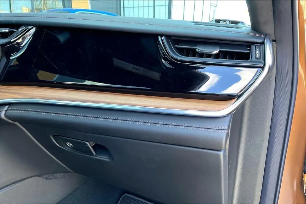 Jeep Grand Cherokee снимка Jeep Grand Cherokee