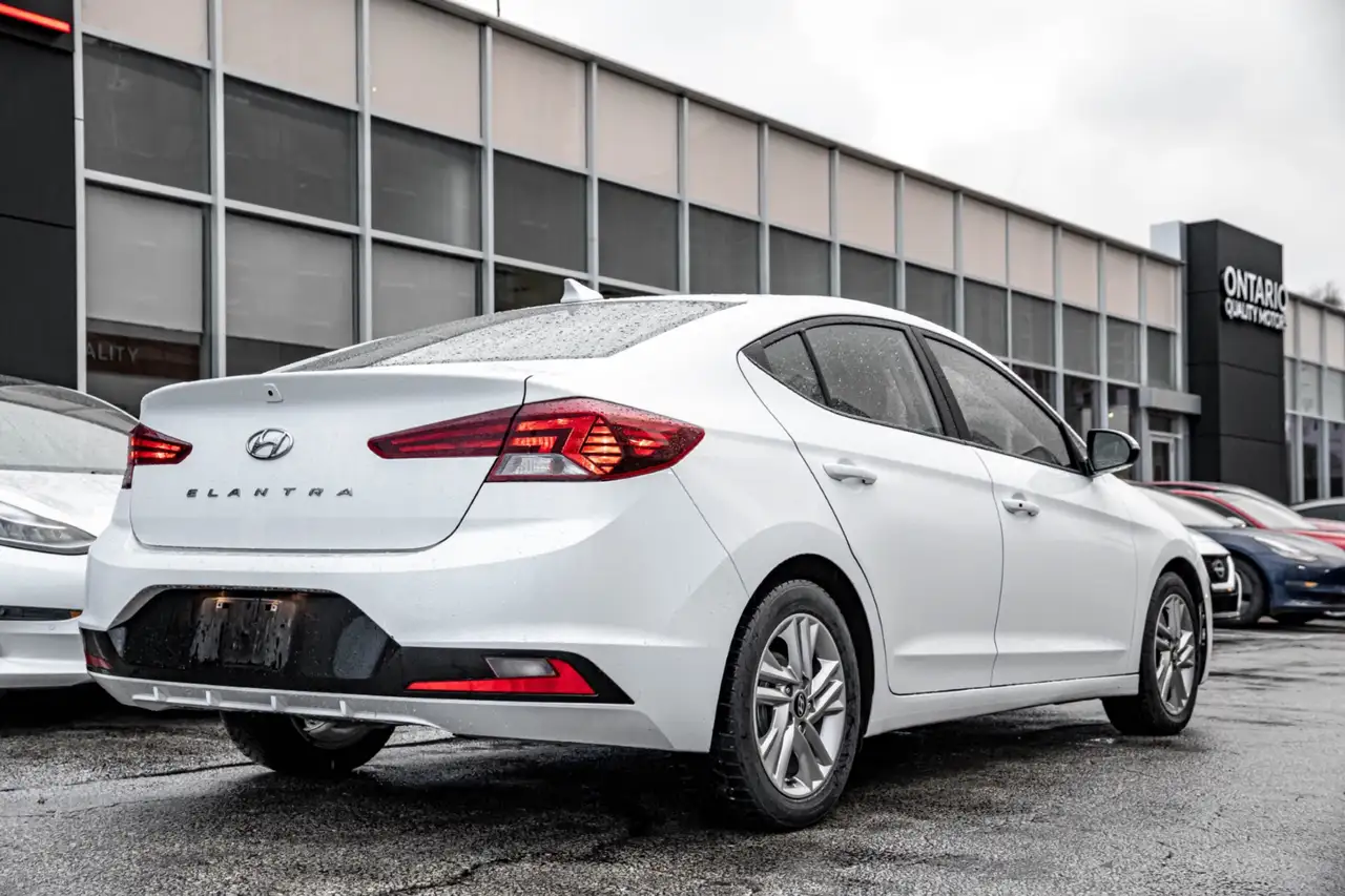 Hyundai ELANTRA снимка Hyundai ELANTRA